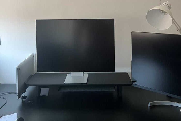 GOMYART desk setup shared by Oussama