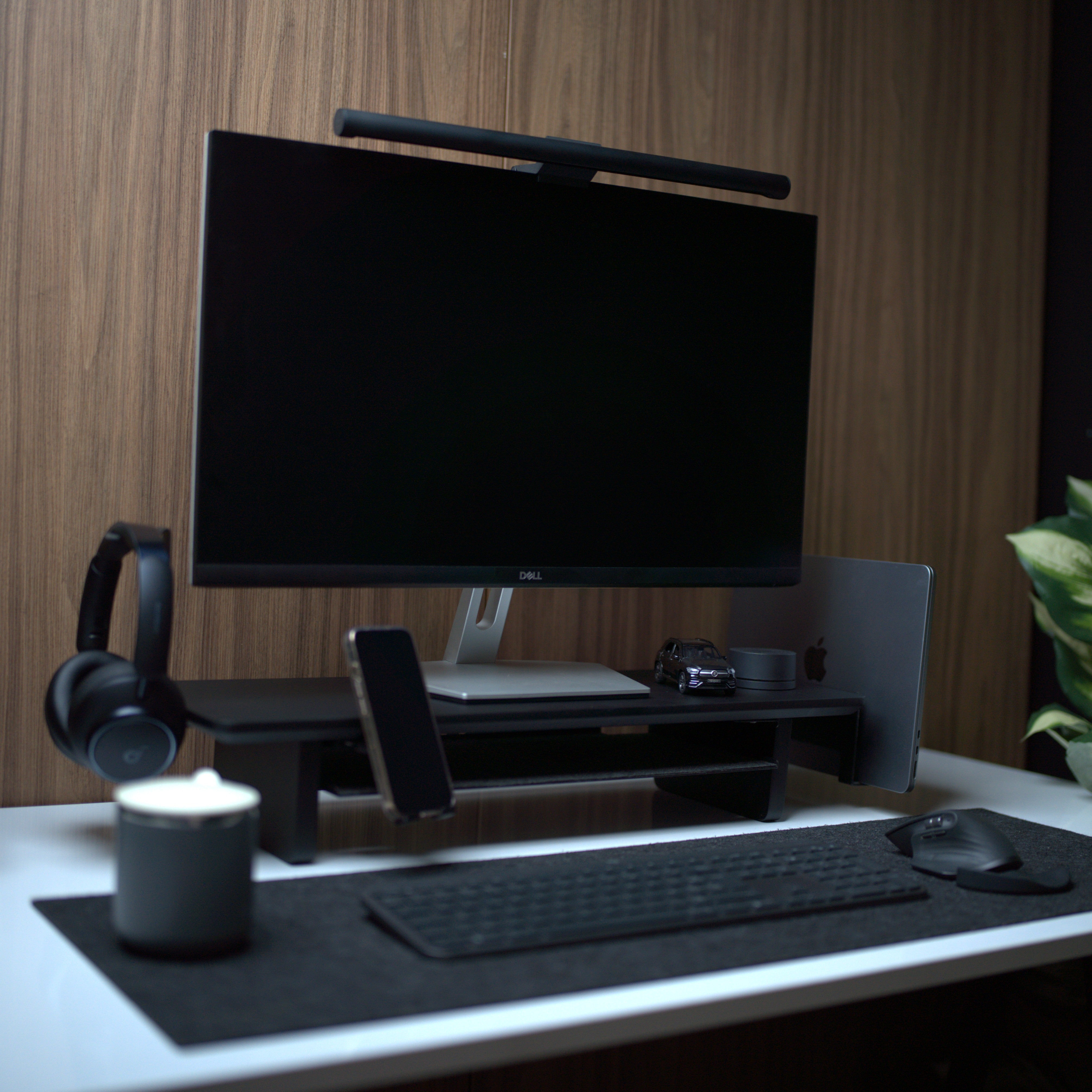 Desk Shelf S noir mat avec setup complet